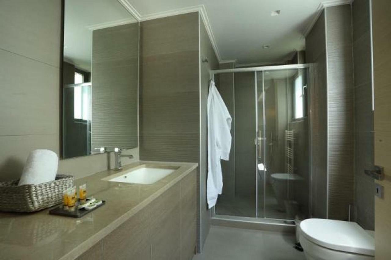 Hektor Luxury Suite Atene Esterno foto
