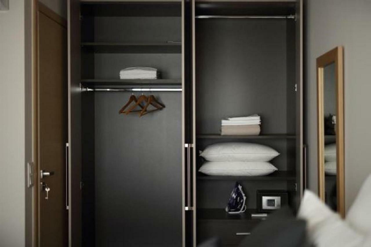 Hektor Luxury Suite Atene Esterno foto
