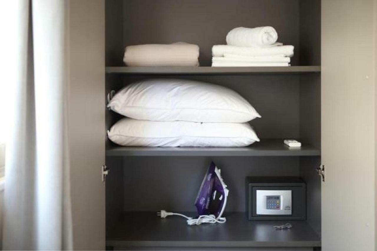 Hektor Luxury Suite Atene Esterno foto
